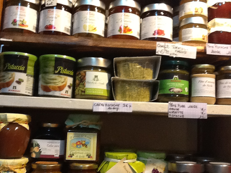 Sélection de fromages italiens en épicerie fine Métro Saint-Georges