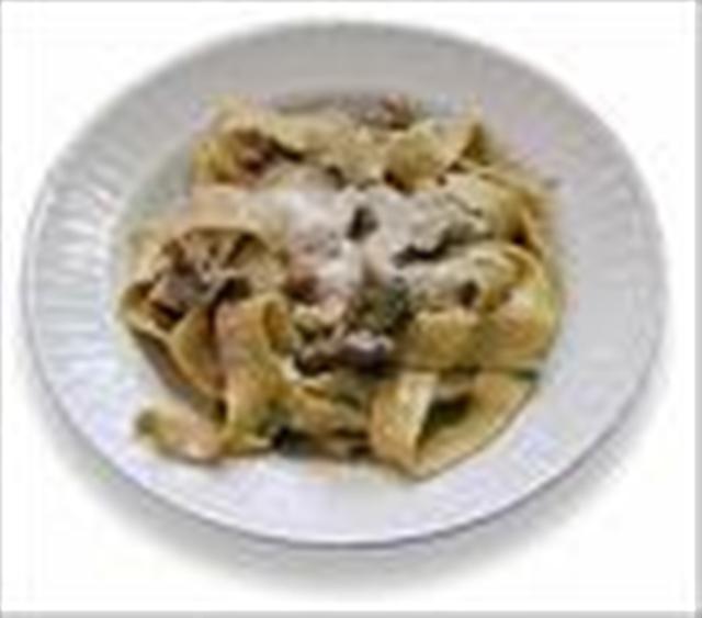 TAGLIATELLE AI FUNGHI PORCINI au restaurant italien rap paris  9eme paris